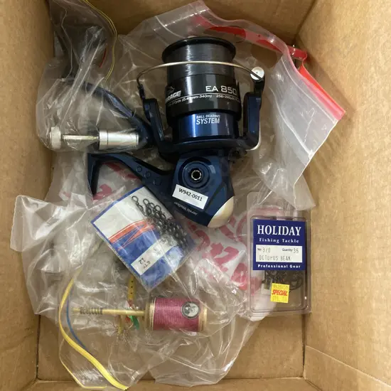 Jarvis Walker Mirage EA 850 Spinning Reel & Assorted Hooks